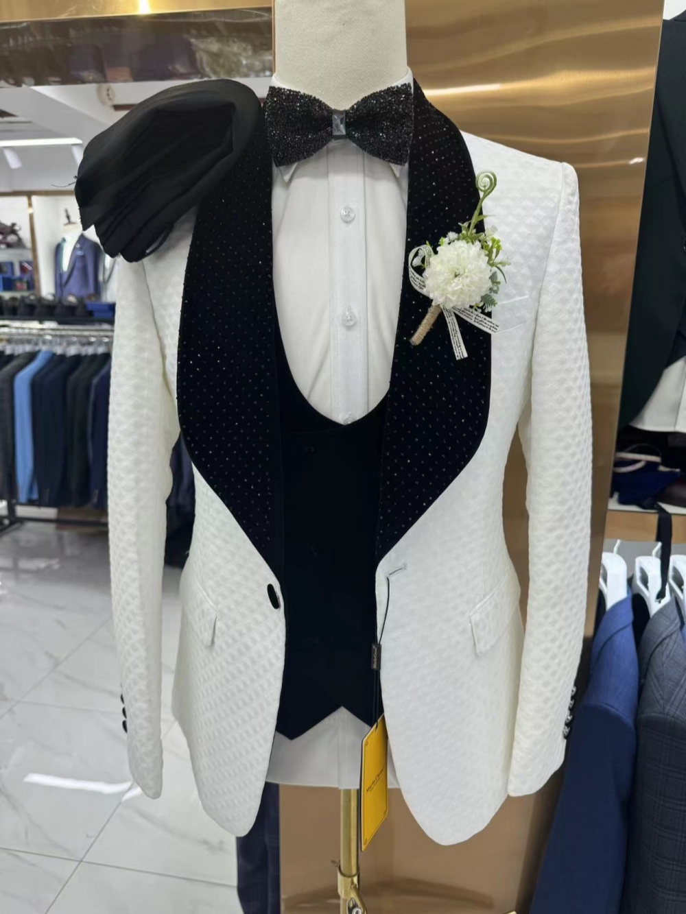 New Luxurious Beaded Tuxedo 3  – обзор и цена Men'S Formal Wear In Wedding
